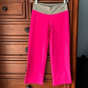 Like new!! Nike dri-fit cropped yoga pants